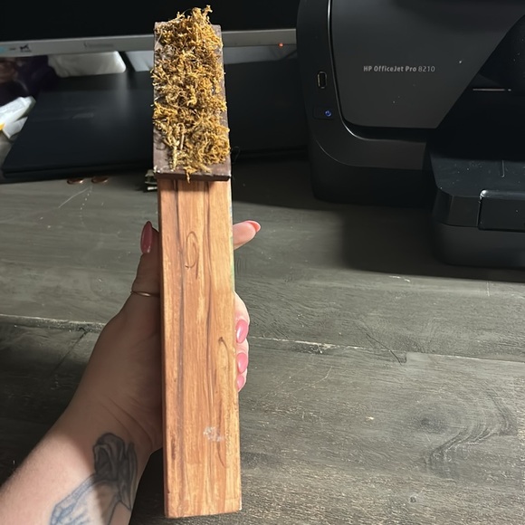 Hand painted nativity scene - Picture 5 of 6